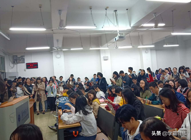大學(xué)“蹭課”會(huì)被趕出來(lái)嗎？輔導(dǎo)員：只要不蹭這3類(lèi)課，就沒(méi)人管